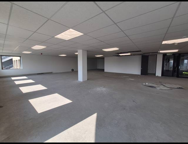 1,195M² OFFICE TO LET IN WOODMEAD